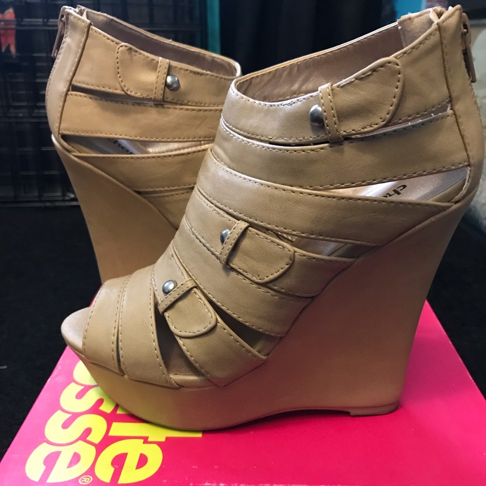 Nude wedges